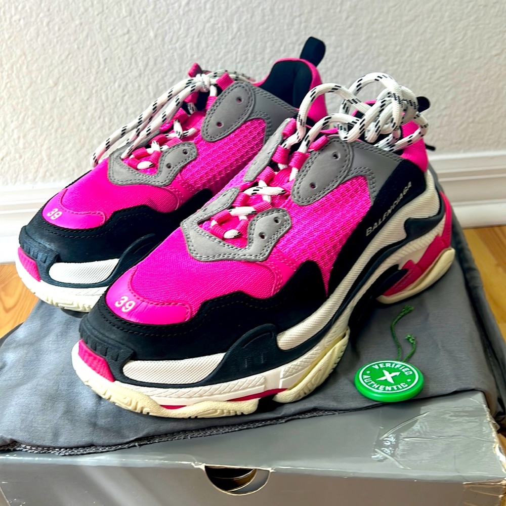 Balenciaga triple s womans 39 US9 100% authentic like new